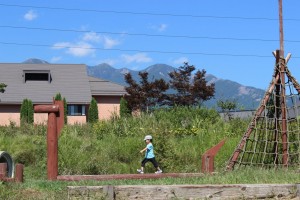 お父さんなんか棒の上で笑ってるからボクもうひとりで遊ぶわ